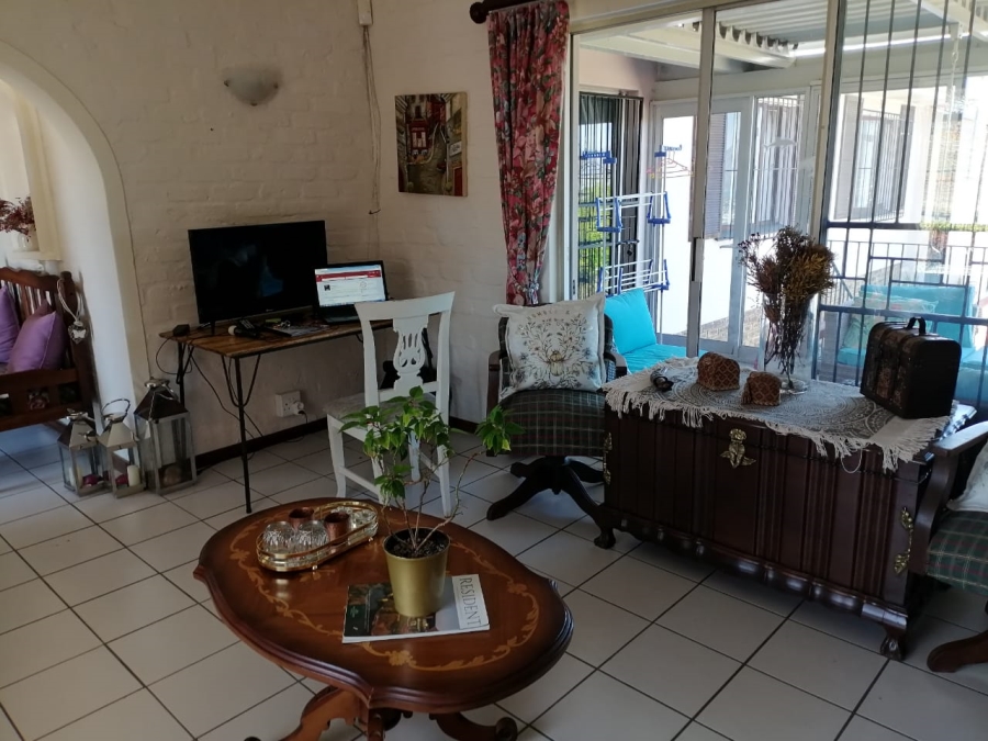To Let 4 Bedroom Property for Rent in Heldervue Western Cape